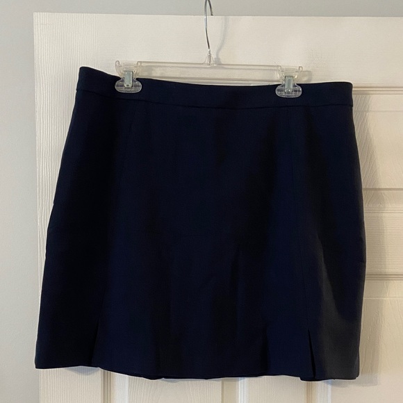 Banana Republic Dresses & Skirts - Banana Republic Navy Mini Skirt size 16 length 19” waist 36” zipper back